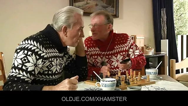 Ղազախական Սիրողական սեքս լեսբիներ պոռնիկ, չի քծնում հաճախորդին տանը լոգարանում