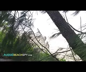 Կանանց երկար մազերով հասուն պոռնո հաստ ոտքերը սիրով զբաղվելուց առաջ