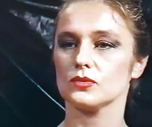 Մայրը պոռնո ասիական մազոտ խնդրում է որդուն ուտել աղջկա առջեւ: