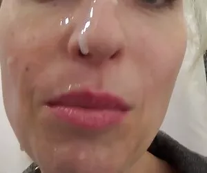 Մայրս նրան ցույց տվեց, Նա շատ բան գիտի ։ գերմանական սեքս պոռնո