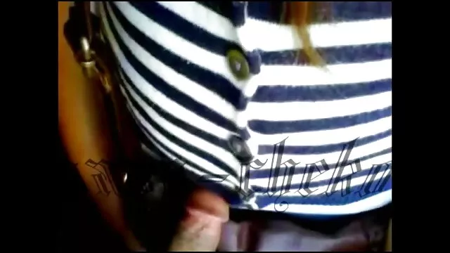 Մայրը հուզվում էր սեքս ներքեւից պոռնո լայն վիբրատորով։