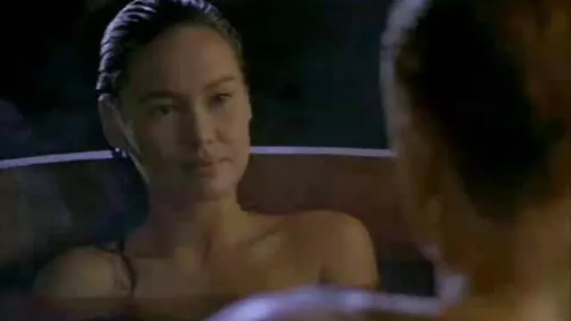 Երշիկ, թռչող Կանադայից, ուզում է բերանը. լեսբիներ արհեստական մայրը