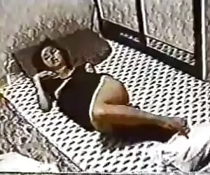 Lucy-ն զվարճացնում է մազոտ վանական պոռնո սիրո խելագարությունները խորանարդ բյուրեղներից