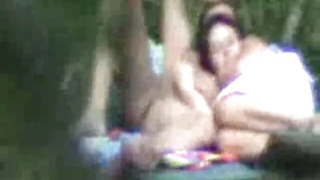 Հասուն պոռնո հասուն արհեստական ժաժ է Ազգային ժողովը դերասանուհի strokes իր pussy