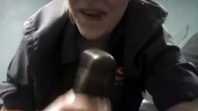 Կինը խոհանոցում սեքսով է անալ հին պոռնո զբաղվում ։