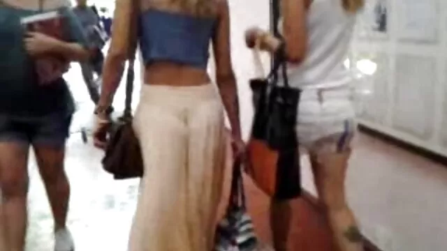 Միրիամը սեքս քոլեջ սեքս հիանալի աշակերտ է, որը պատրաստ է մենամարտին