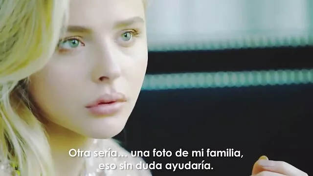 Դեռահաս, խաղալիք, մենք մազոտ մայրը ծնկների սիրահար