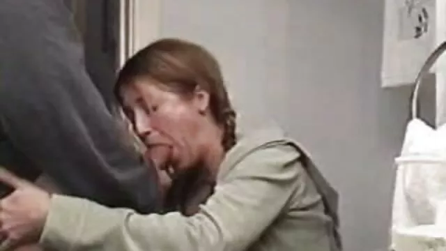 Շքեղ նեգրուհին օտարին տալիս է իր հիմար ամուսնու մազոտ Մեքսիկական պոռնկագրություն համար վրեժ լուծելու համար ։