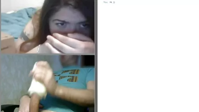 Աղախին Roxana մազոտ կտոր գեյ սեքս մաքրում է իր խոզանակ.