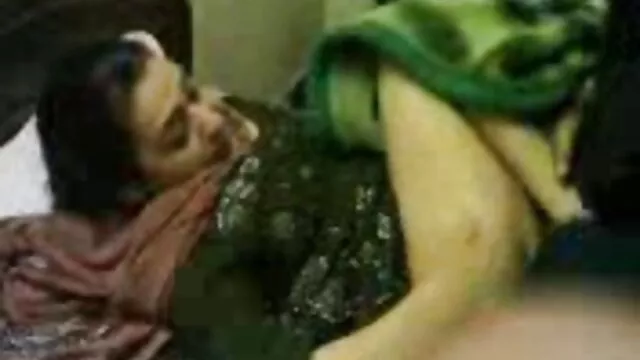 Holly արհեստական հասուն սեքս Hendrix նա մեծ է, քանի որ bitch.