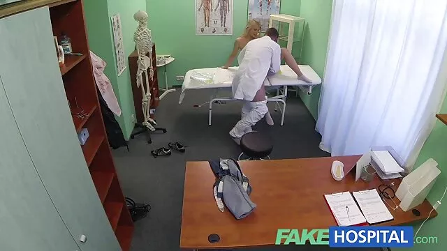 Մայրս սեքս волосатое տեսանյութ կազմակերպել է ինձ masturbation իր ոտքերի.