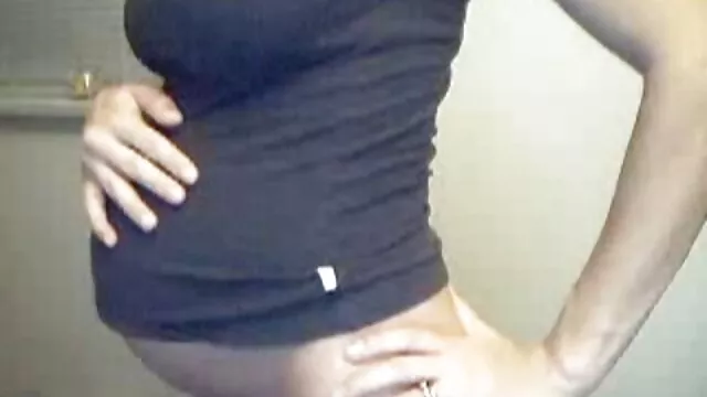 Նա licks հին մազոտ մարդ սեքս իր սիրեկանի գլխարկը ժապավենից.