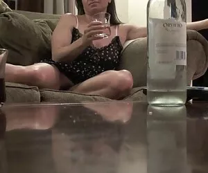 Այս կեղտոտ հին արհեստական լեսբիներ Հոբբի-access-շքեղ գործվածքներ եւ բարձր կրունկներ