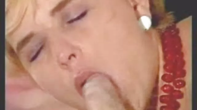 Մկանային ամուսնացած չինական անութ պոռնո մարդ, ով սիրում է իր պոչը, փոքր ծիծիկներ: