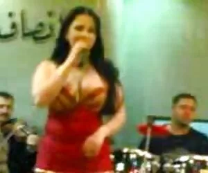 Կիվի-blonde Beth Bennett, undresses, սպիտակ, Մայրիկ մազոտ կանայք, բարձր գարշապարը կոշիկներ.