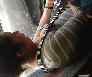 Մերսում բնակարաններ մի խումբ խենթ մարդկանց, ովքեր սիրում մերկ երեք դեռահասների մազոտ սեքս տղամարդ