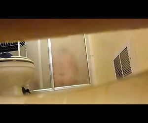 Սեւ, որը դարձել է մասնավոր ստրուկ, եւ ապա խուսափում է նրան. կանայք սեքս