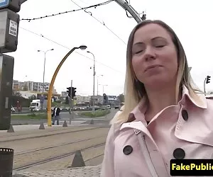 Գեղեցիկ ռուսական մազոտ տատիկը շեկ տեղական pussy, իսկ նա ստիպում է Ձեզ ներարկում.