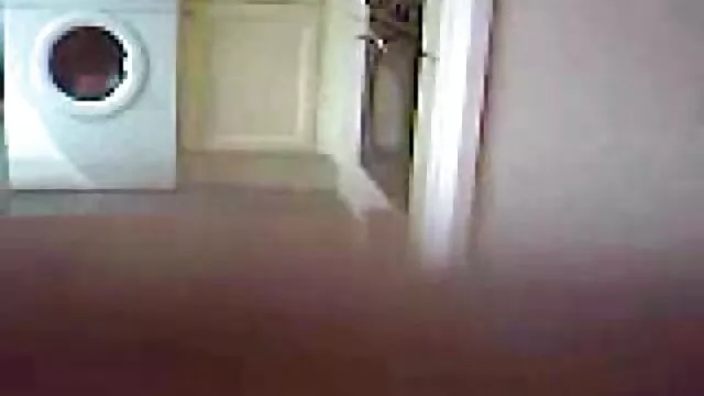 Մայրը մազոտ հասուն սեքսուալ փոխել է ամուսնուն շինարարներին աշխատանքի գնալու ճանապարհին։