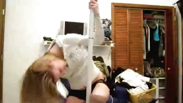 Ես փորձեցի թաքցնել պոռնո կին իմ առանձնասենյակ, բայց քույրս Kendra Spade գտել ինձ.