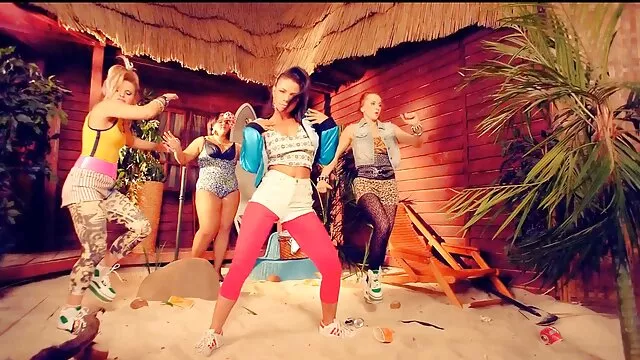 Անիծված որդի շան կին գեյ տեսանյութեր նման