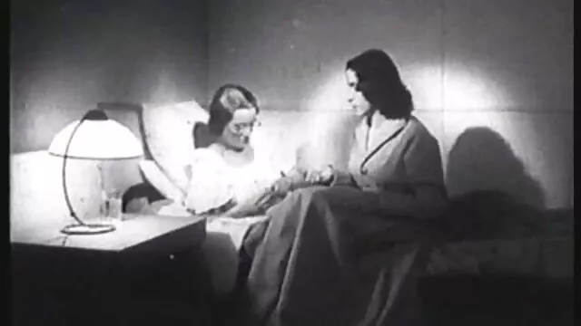 Ամուսնու եւ երեխաների մայրը ընտանեկան ընթրիքից հետո: արհեստական հասուն սեքս