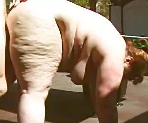 Mom մազոտ հասուն կինը պոռնո կլինի ետեւում հնարքներ դստեր անել քրոջը առաջ.