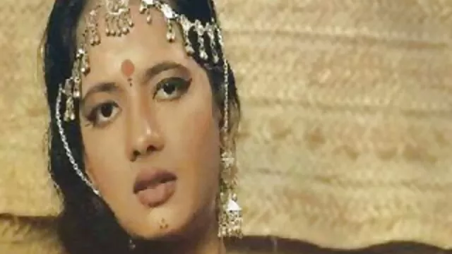 Ջուլիան մեծ կրծքեր տեսանյութեր պահպանակը դրեց բերանը։